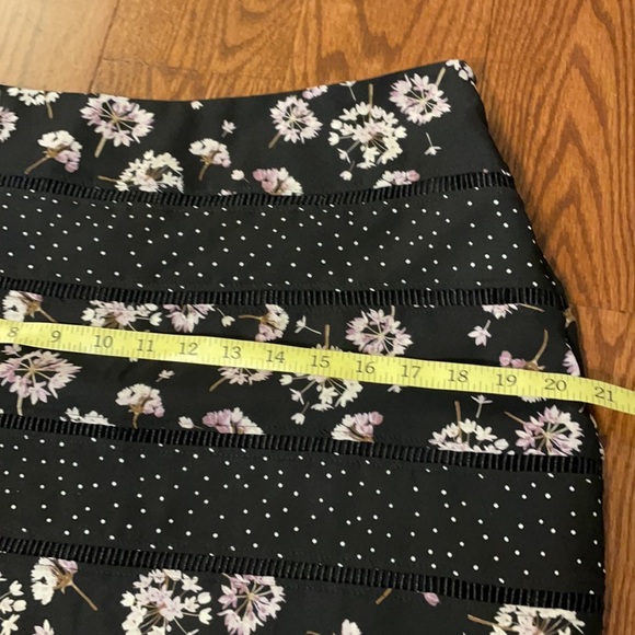 NWOT White house Black market straight black with floral and polkadots stations - Picture 10 of 10